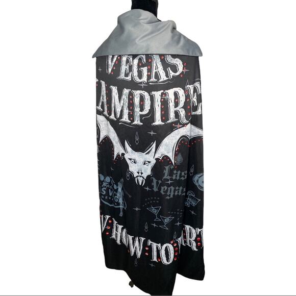 Vegas Dracula Halloween Cape - Picture 1 of 7